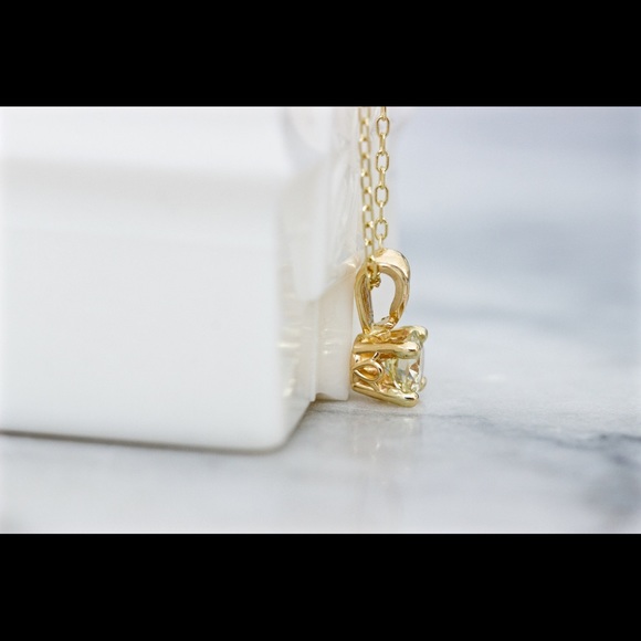 0.45 Carat Diamond Pendant Necklace, Yellow Gold - Picture 7 of 12